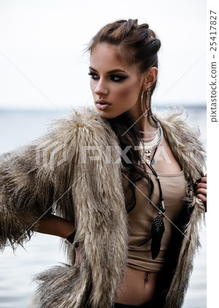 Lady with flash tottoos 25417827