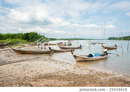 Fishing boats parking at mangrove beach Fishing boats parking at mangrove beach 25419419