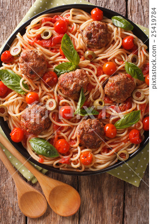 Pasta spaghetti with meatballs, olives and tomato Pasta spaghetti with meatballs, olives and tomato 25419784