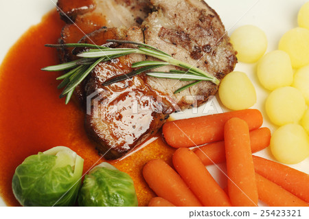 Steak meat with rosemary and vegetables 25423321