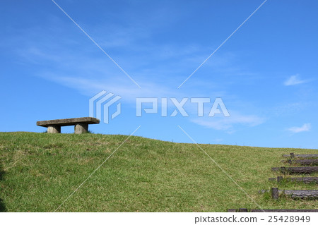 藍天和椅子 25428949