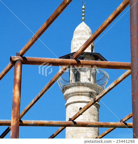 Scaffolding near minaret of Al-siksik Mosque 2011 Scaffolding near minaret of Al-siksik Mosque 2011 25441298