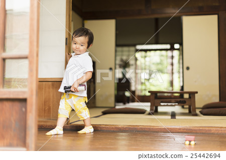 Returning home Returning home 25442694