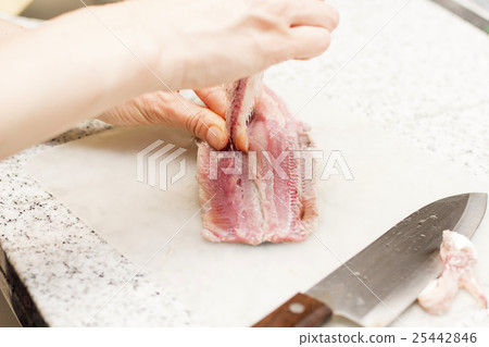 婦女處理秋劍 25442846