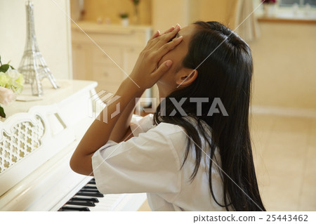 倒下的學校女生 倒下的學校女生 25443462