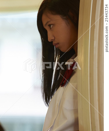 一個黑暗的女孩 25443734