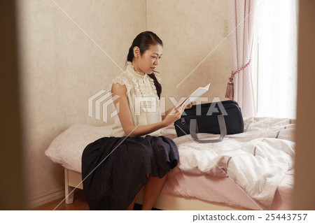 Mother looking at the bag 25443757