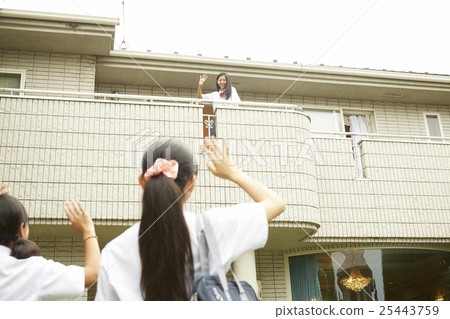 I go to my friend 's house 25443759