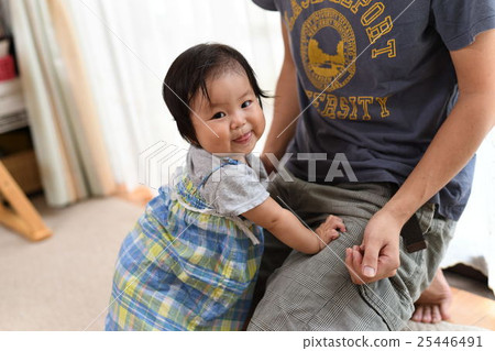 From the viewpoint of raising children, I photographed how to relate my father with consciousness. 25446491