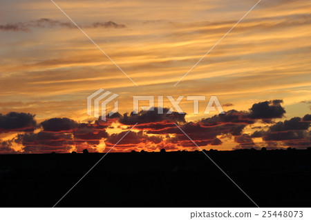 在漁港的日落 25448073