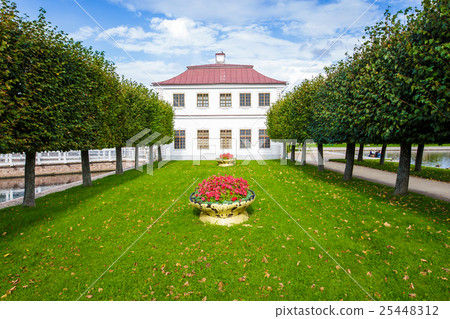Peterhof walking park Peterhof walking park 25448312
