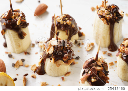 chocolate banana bites 25452460