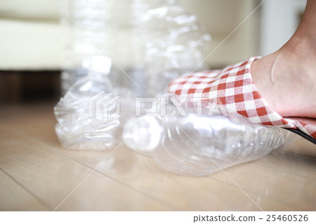 PET Bottle (People's Foot Body Parts Body Parts Recycled Resources Trash Ecology ECO) 25460526