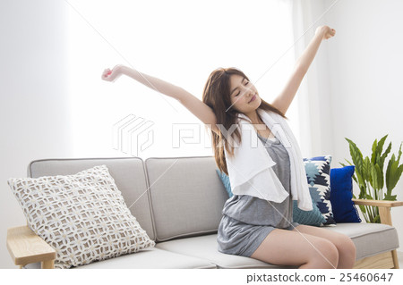 年輕的女士 年輕的女士 25460647
