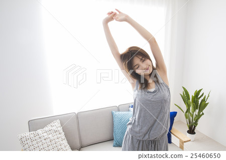 young woman      25460650