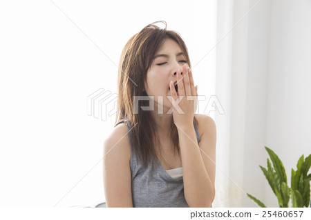年輕的女士 25460657