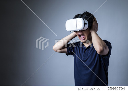 Man mounting head-mounted display, horror, horror, horror content Man mounting head-mounted display, horror, horror, horror content 25460704