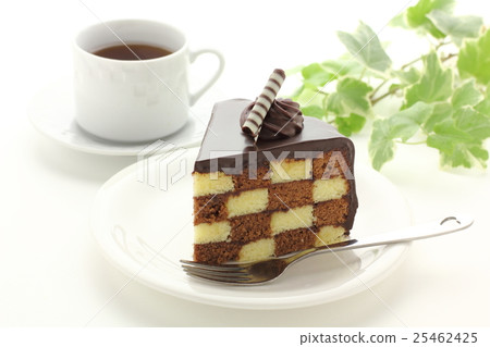 San Sebastian Cake 25462425