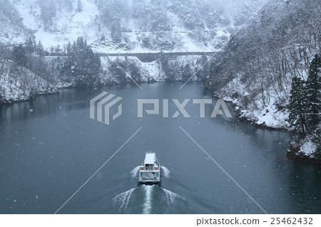 Pleasure boat on Shogawa gorge on the winter Pleasure boat on Shogawa gorge on the winter 25462432