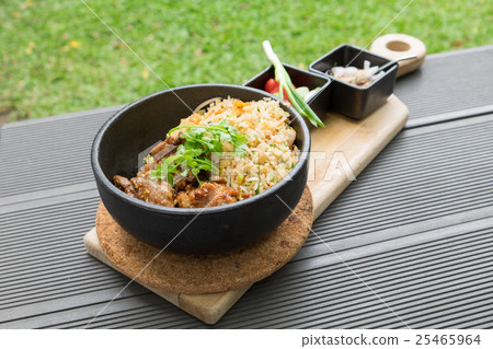 Fried pork with garlic vegetable with sauce spicy 25465964