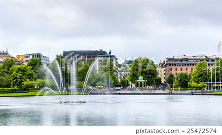 Lille Lungegardsvannet lake in the city centre of 25472574