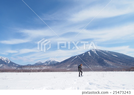 Male walking in Senjogahara in snow 25473243