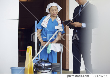 A businessman who talks with a cleaner 25473753