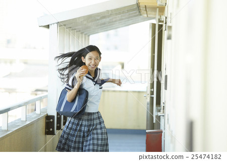 學校女孩高中肖像 25474182