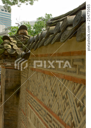 Wall in Deoksugung Palace in Seoul Wall in Deoksugung Palace in Seoul 25475085