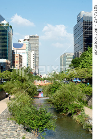 Cheonggyecheon stream in Seoul in summer Cheonggyecheon stream in Seoul in summer 25475108
