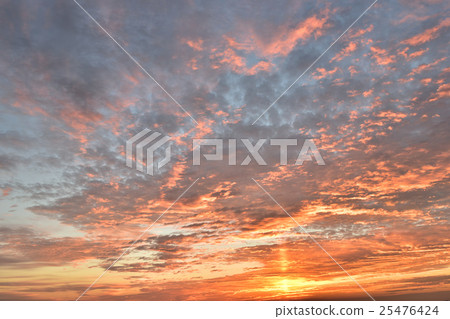 晨光的太陽能柱 晨光的太陽能柱 25476424