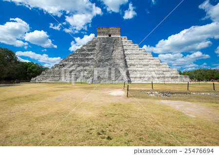 Kukulkan Pyramid in Chichen Itza Site, Mexico 25476694
