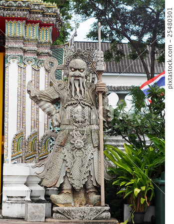 gate way guardian giant in WAT PHO, BANGKOK 25480301