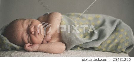 newborn baby laying down sleeping. newborn baby laying down sleeping. 25481290