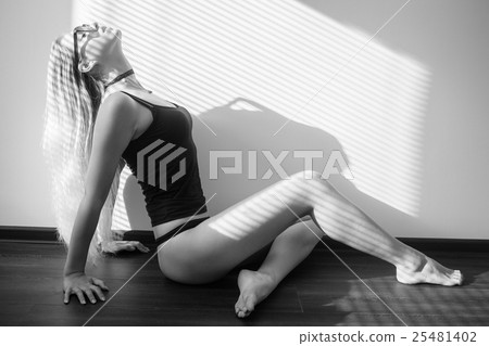sensual blond girl 25481402