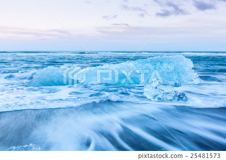 Iceberg beach Iceland 25481573