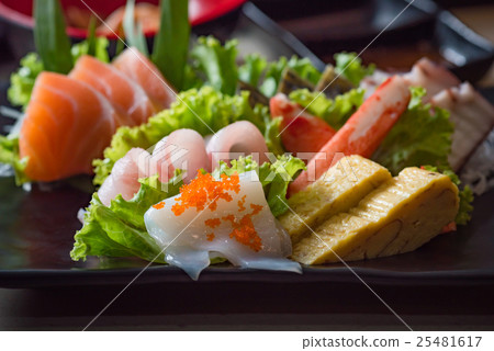 Japan sashimi set 25481617