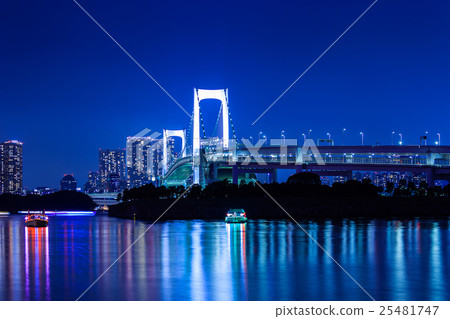 Night view of Odaiba Beach Park Rainbow Bridge 25481747