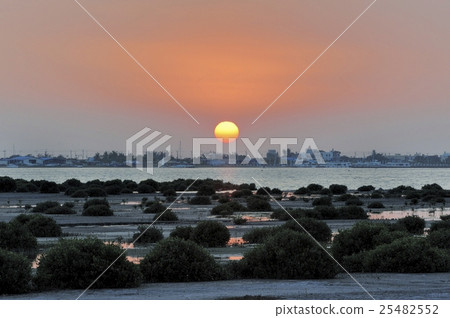 Sunset In Dapeng Bay Pingtung Stock Photo 25482552 Pixta