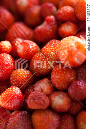 Fresh ripe strawberry Fresh ripe strawberry 25485807