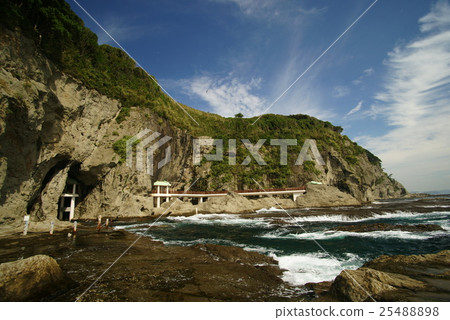 Enoshima Iwaya 25488898