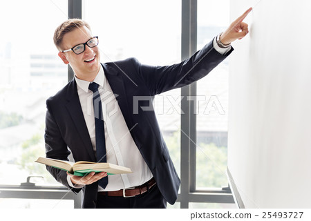 Businessman Presentation Company Leader Explaining Concept 25493727