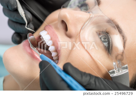 Diagnostic at dentist's office Diagnostic at dentist's office 25496729