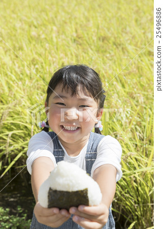Inada and children and rice ball Inada and children and rice ball 25496886