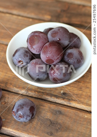 Grapes taken from the bunch: Hiroshima newberries 25497696