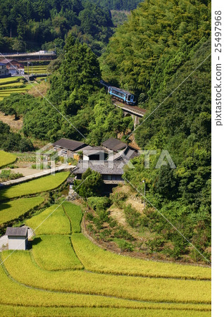Teradihata arch bridge and JR Shikoku 2000 series railway express Uwa Hai Teradihata arch bridge and JR Shikoku 2000 series railway express Uwa Hai 25497968