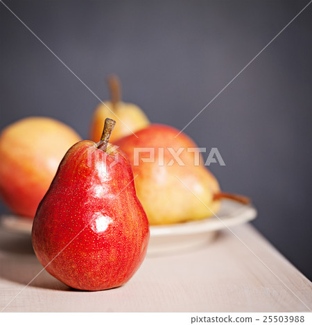 Organic Food Background with Pear Fruit 25503988