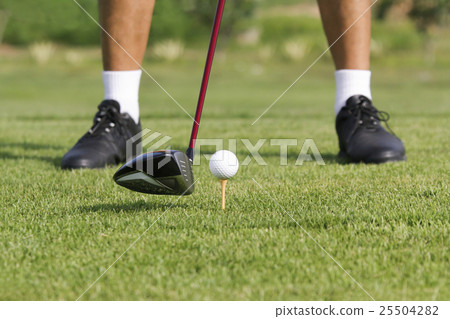 golfer ready to tee off 25504282