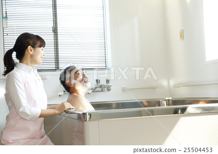 福利護理小組家庭日服務日托護理院洗澡 福利護理小組家庭日服務日托護理院洗澡 25504453