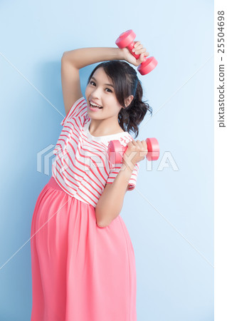 pregnant woman hold dumbell pregnant woman hold dumbell 25504698